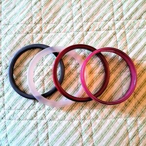 Set of 4 bangles, size L,
